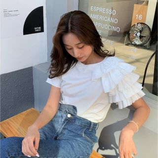 ザラ(ZARA)のbirthdaybash♡フリルTシャツ♡ホワイト♡サイズM♡(Tシャツ(半袖/袖なし))