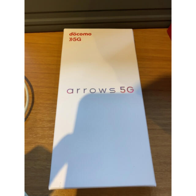 富士通(フジツウ)のarrows 5G チタニウムシルバー F-51A 本体 スマホ/家電/カメラのスマートフォン/携帯電話(スマートフォン本体)の商品写真