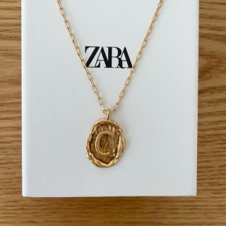 ザラ(ZARA)のZARA イニシャルネックレス C(ネックレス)