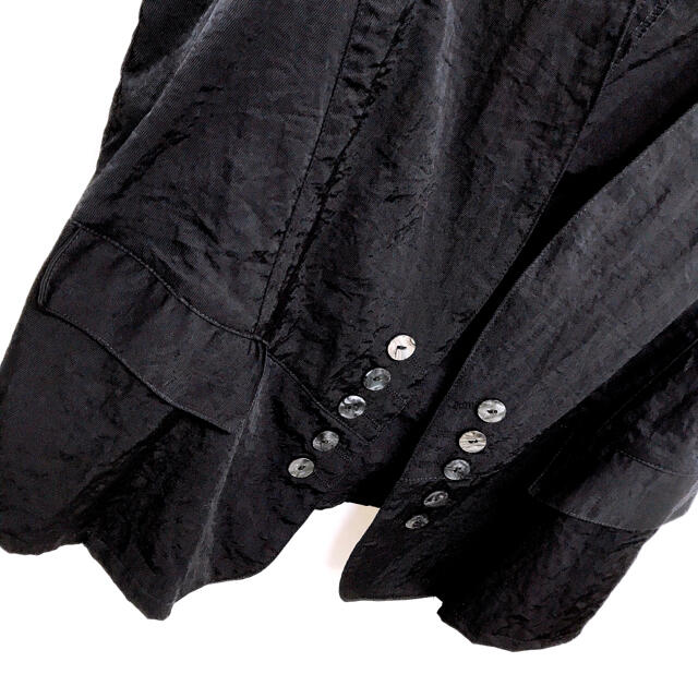 ZARA(ザラ)の黒　ブラック　メタル　ロック　ゴスロリ　ベスト　パンク　vネック　無地　紳士 レディースのトップス(ベアトップ/チューブトップ)の商品写真