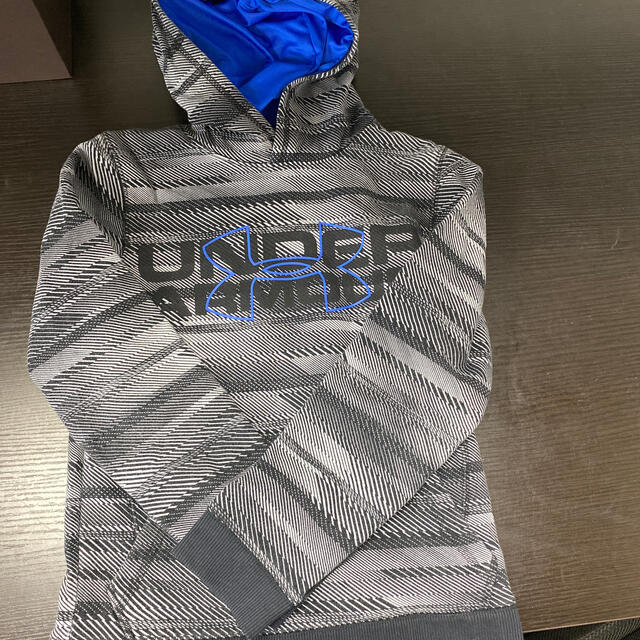 UNDER ARMOUR(アンダーアーマー)のアンダーアーマー　フード付きトレーナー キッズ/ベビー/マタニティのキッズ服男の子用(90cm~)(ジャケット/上着)の商品写真