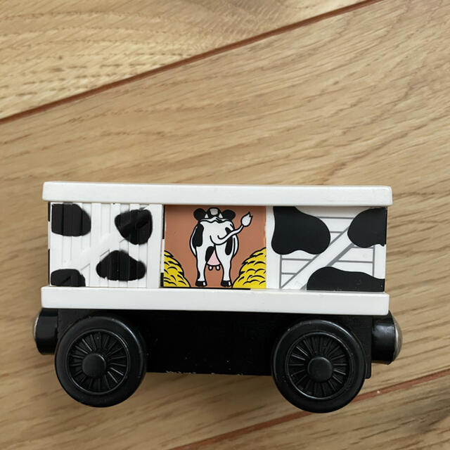 Takara Tomy - 木製トーマス ミルクバレルカーとカウカーのセットの