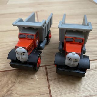 タカラトミー(Takara Tomy)の木製 トーマス マックスとモンティ(電車のおもちゃ/車)