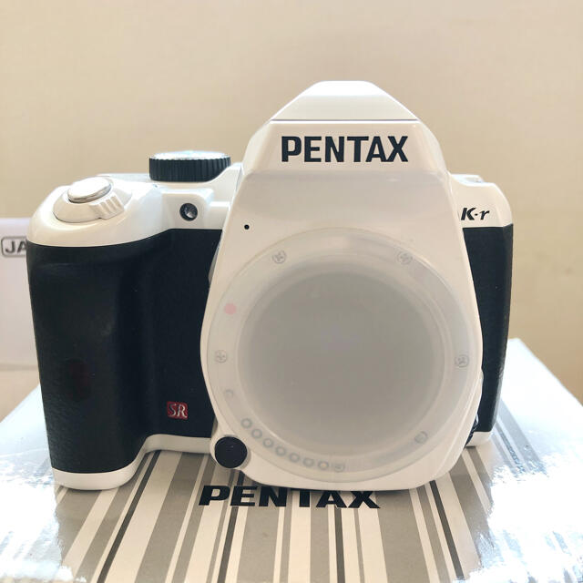 PENTAX(ペンタックス)のデジタル一眼レフ PENTAX k-r+望遠ズームレンズ+SDカード スマホ/家電/カメラのカメラ(デジタル一眼)の商品写真