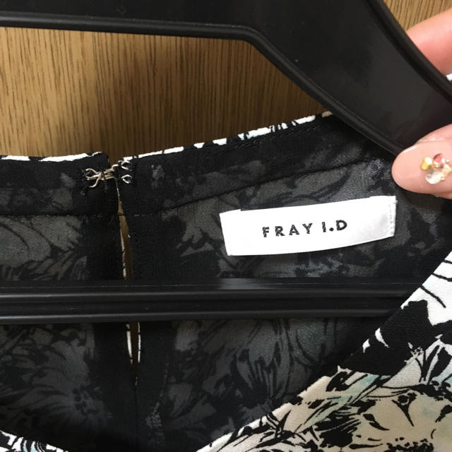 FRAY I.D(フレイアイディー)のFRAY.ID ツートンフラワートップス レディースのトップス(カットソー(半袖/袖なし))の商品写真