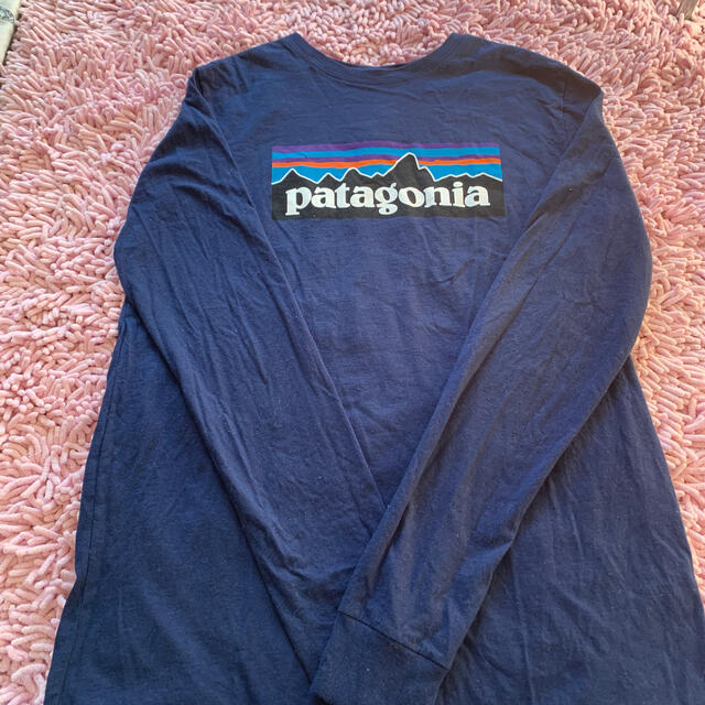 patagonia(パタゴニア)のパタゴニア　ボーイズ XXL ロンT 紺色　長袖 レディースのトップス(Tシャツ(長袖/七分))の商品写真