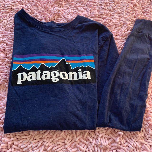 patagonia(パタゴニア)のパタゴニア　ボーイズ XXL ロンT 紺色　長袖 レディースのトップス(Tシャツ(長袖/七分))の商品写真