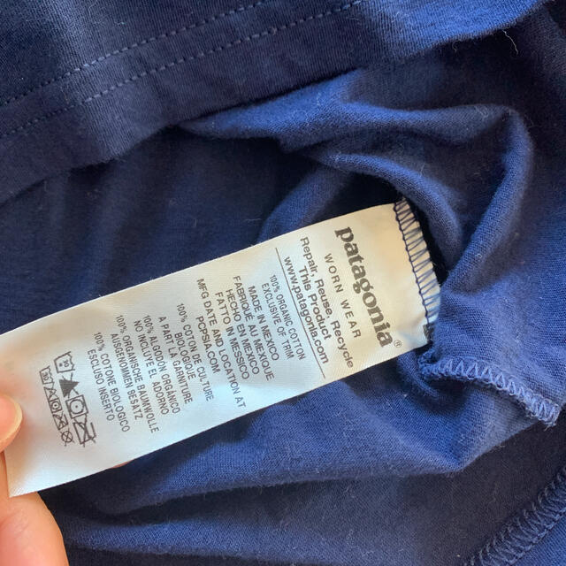 patagonia(パタゴニア)のパタゴニア　ボーイズ XXL ロンT 紺色　長袖 レディースのトップス(Tシャツ(長袖/七分))の商品写真