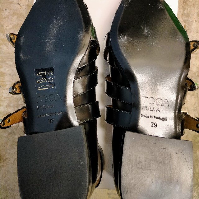 TOGA(トーガ)のTOGA ベルトパンプス レディースの靴/シューズ(ハイヒール/パンプス)の商品写真