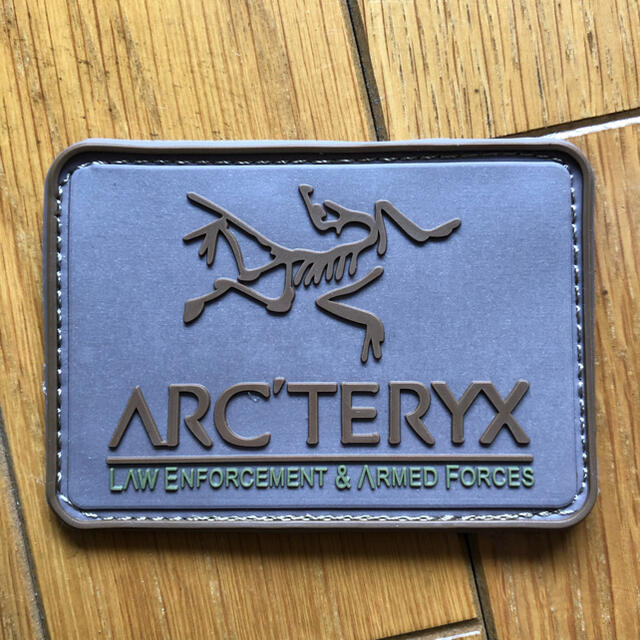 ARC'TERYX(アークテリクス)のアークテリクス LEAF ワッペン ブラウン 非売品 メンズのジャケット/アウター(マウンテンパーカー)の商品写真