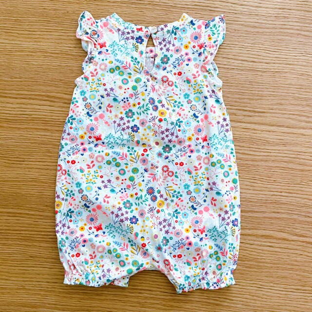 babyGAP(ベビーギャップ)の《新品未使用》babyGap 花柄　ショートオール　ロンパース　80サイズ キッズ/ベビー/マタニティのベビー服(~85cm)(ロンパース)の商品写真