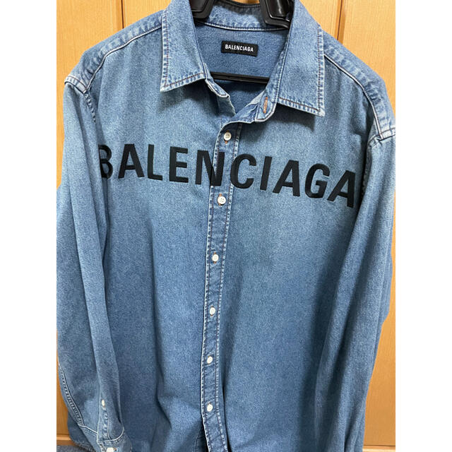 最新作の Balenciaga - バレンシアガ デニムシャツ シャツ - www