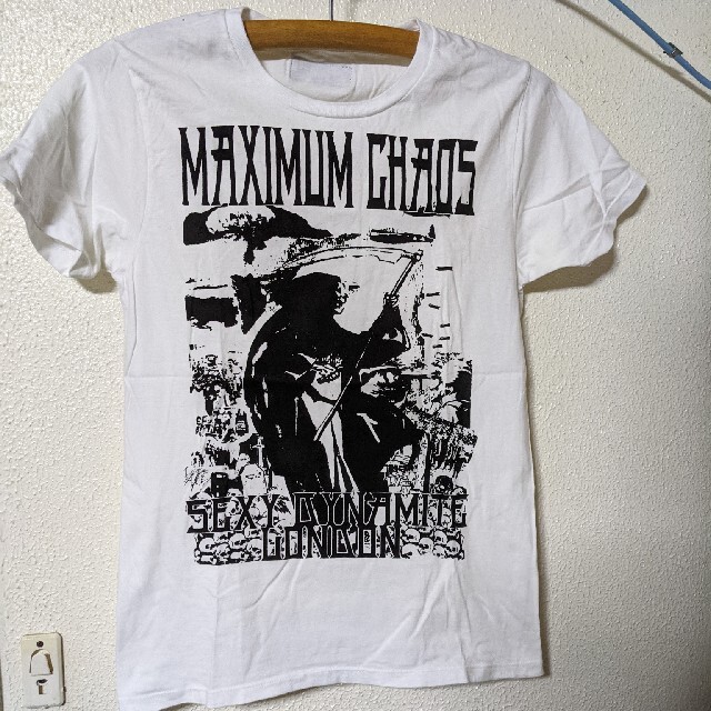 SEXY DYNAMITE(セクシーダイナマイト)のMAXIMUM CHAOSプリントTシャツ メンズのトップス(Tシャツ/カットソー(半袖/袖なし))の商品写真