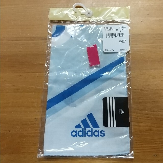 adidas(アディダス)のアディダス  子供用    ハンカチ レディースのファッション小物(ハンカチ)の商品写真