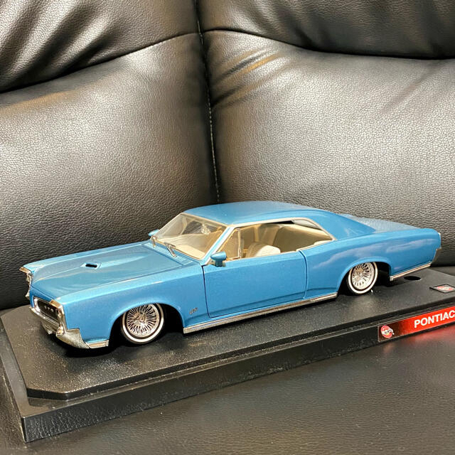 最終値下げ✨HW 1966 ポンティアック　GTO ローライダー　1/18 エンタメ/ホビーのおもちゃ/ぬいぐるみ(ミニカー)の商品写真