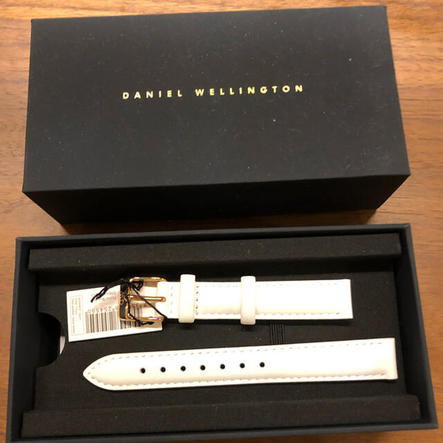 Daniel Wellington(ダニエルウェリントン)の【新品未使用】早い者勝ち　値下げ　ダニウェルウェリントン  腕時計　ベルト　 レディースのファッション小物(腕時計)の商品写真