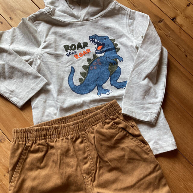 キッズ恐竜柄ロンT  パンツセット キッズ/ベビー/マタニティのキッズ服男の子用(90cm~)(Tシャツ/カットソー)の商品写真