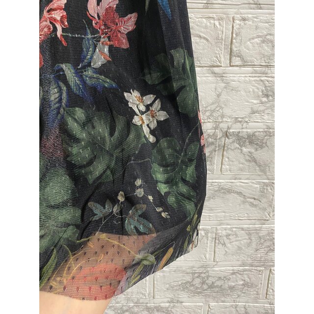 ZARA(ザラ)のZARAStradivariusボタニカル柄チュールスカートロングスカート レディースのスカート(ロングスカート)の商品写真