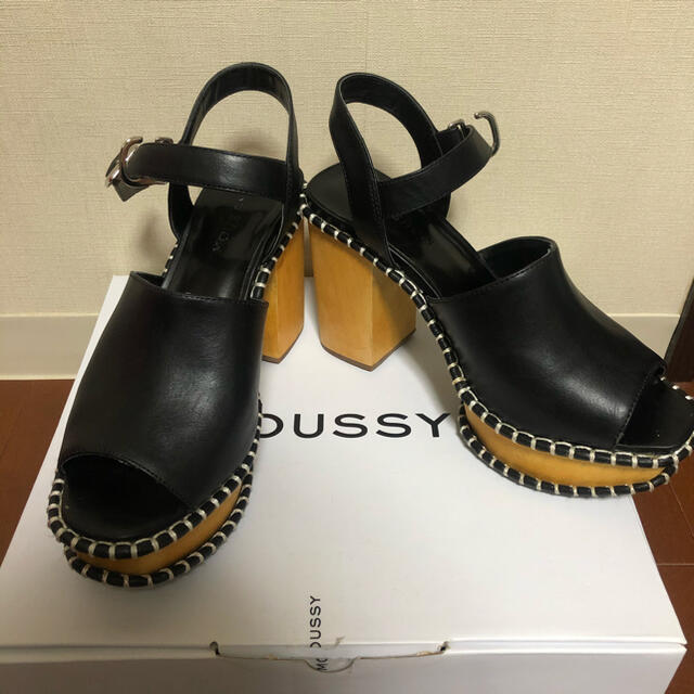 moussy(マウジー)のmoussy ウッドヒールサンダル レディースの靴/シューズ(サンダル)の商品写真