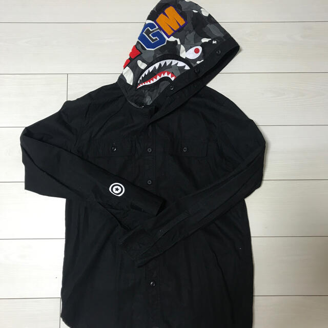 A BATHING APE(アベイシングエイプ)のA BATHING APE シャーク メンズのトップス(シャツ)の商品写真