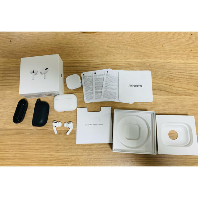 Apple(アップル)の【国内正規品】AirPods Pro（エアポッズ プロ） スマホ/家電/カメラのオーディオ機器(ヘッドフォン/イヤフォン)の商品写真