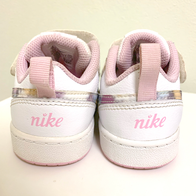 NIKE(ナイキ)のk様　NIKE コートバーロウ　１３センチ　フラワーデザイン キッズ/ベビー/マタニティのベビー靴/シューズ(~14cm)(スニーカー)の商品写真