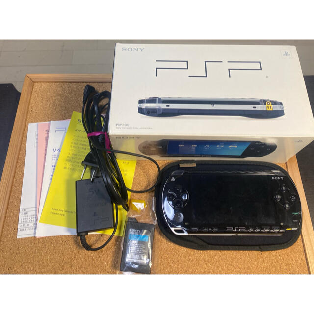 PlayStation Portable(プレイステーションポータブル)のPSP-1000 エンタメ/ホビーのゲームソフト/ゲーム機本体(携帯用ゲーム機本体)の商品写真