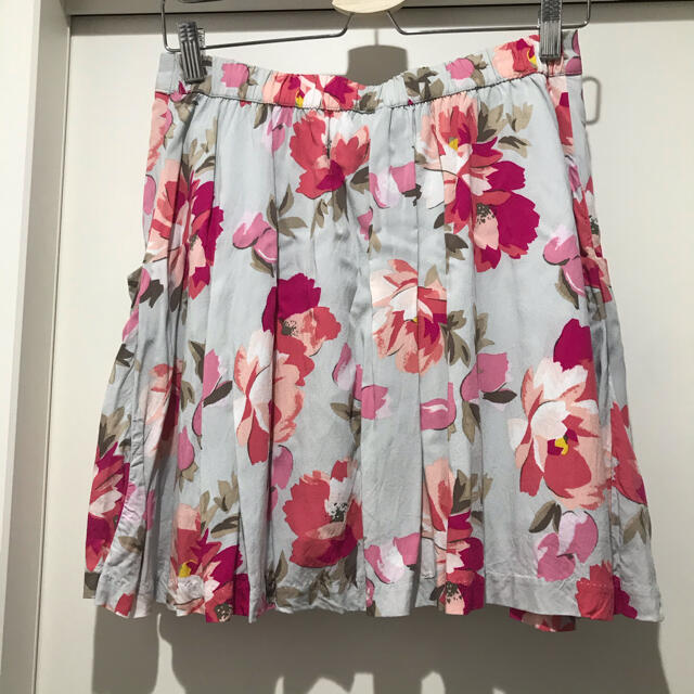 Old Navy(オールドネイビー)の花柄スカート  オールドネイビー　XSサイズ　ミニスカート レディースのスカート(ミニスカート)の商品写真
