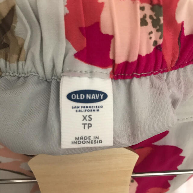 Old Navy(オールドネイビー)の花柄スカート  オールドネイビー　XSサイズ　ミニスカート レディースのスカート(ミニスカート)の商品写真