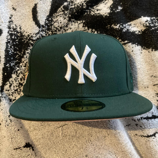 NEW ERA(ニューエラー)のNY yankees new era 7 1/4 green ツバ裏ピンク メンズの帽子(キャップ)の商品写真