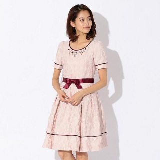 トゥービーシック(TO BE CHIC)の新品 TO BE CHIC フラワージャカードドレス 40　ピンク　72600円(ひざ丈ワンピース)