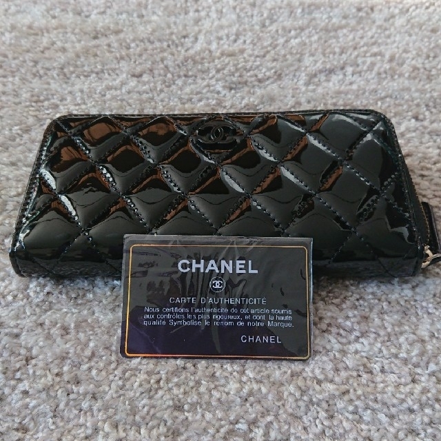 CHANEL(シャネル)のCHANEL エナメル長財布 レディースのファッション小物(財布)の商品写真