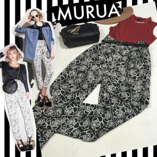 ムルーア(MURUA)のm。様専用 美品 MURUA 花柄パンツ 桃ちゃん着用(カジュアルパンツ)