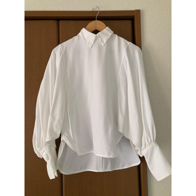 CINOH パフスリーブボタンダウンシャツ ホワイト レディース レディースのトップス(シャツ/ブラウス(長袖/七分))の商品写真