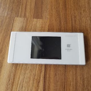 エーユー(au)のSpeed Wi-Fi NEXT W05 UQ WiMAX版 WHITE(PC周辺機器)