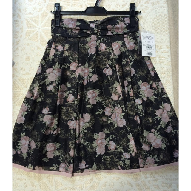 L'EST ROSE(レストローズ)のレストローズ  ローズ柄スカート レディースのスカート(ひざ丈スカート)の商品写真