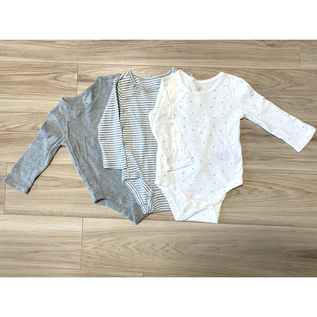 babyGAP(ベビーギャップ)のベビーGAP　肌着　ロンパース3枚セット キッズ/ベビー/マタニティのベビー服(~85cm)(ロンパース)の商品写真