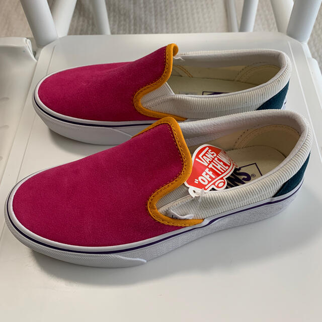 VANS(ヴァンズ)のvans クラシック CLASSIC SLIP-ON スリッポン 23cm レディースの靴/シューズ(スニーカー)の商品写真