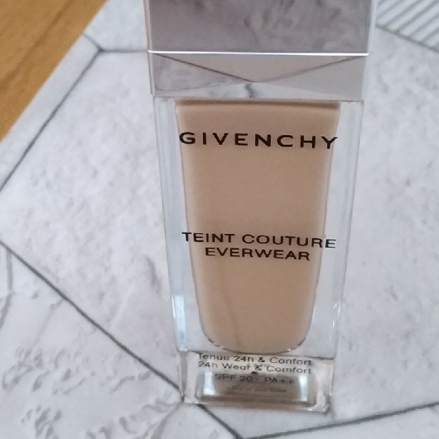 GIVENCHY(ジバンシィ)のGIVENCHY　エバーウェア　Y210 コスメ/美容のベースメイク/化粧品(ファンデーション)の商品写真