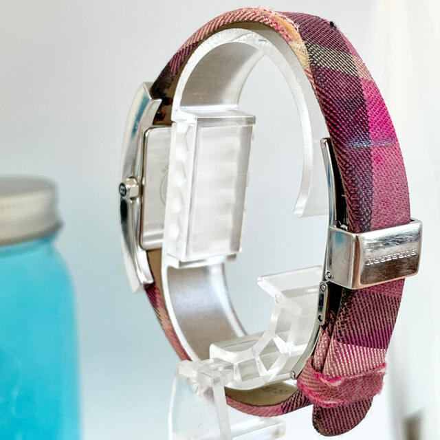 BURBERRY(バーバリー)の143 BURBERRY バーバリー時計　レディース腕時計　チェック柄　新品電池 レディースのファッション小物(腕時計)の商品写真