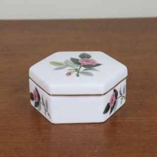 ウェッジウッド(WEDGWOOD)のウェッジウッド　ハザウェイローズ　ケース　小物入れ　六角ボックス　バラ(小物入れ)