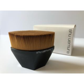 シュウウエムラ(shu uemura)の【一回使用 洗浄済】shu uemura  ペタル55 ファンデーションブラシ(ブラシ・チップ)