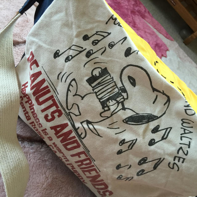 OLD BETTY'S(オールドベティーズ)のOLD BETTY's × SNOOPY コラボショルダーバッグ レディースのバッグ(ショルダーバッグ)の商品写真