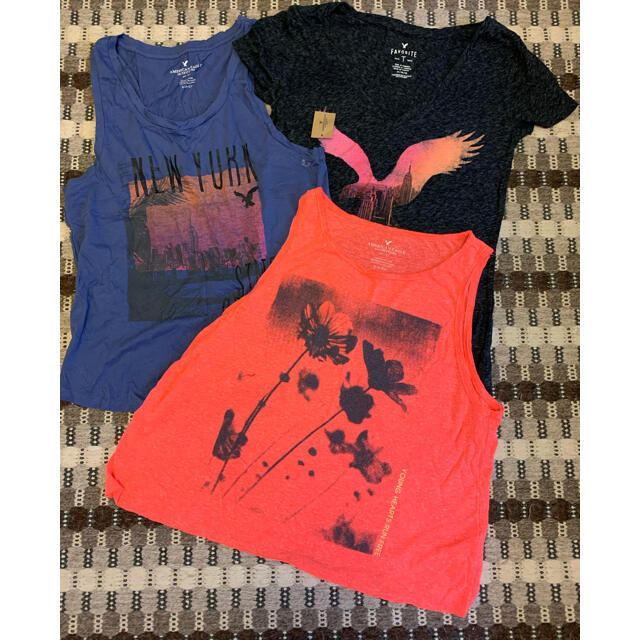 American Eagle(アメリカンイーグル)のアメリカンイーグル　新品タンクトップ&Tシャツ ３点まとめて レディースのトップス(Tシャツ(半袖/袖なし))の商品写真