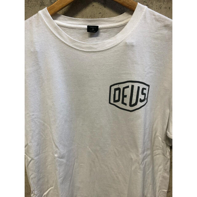 Deus ex Machina(デウスエクスマキナ)の【古着】　DEUS  Tシャツ メンズのトップス(Tシャツ/カットソー(半袖/袖なし))の商品写真