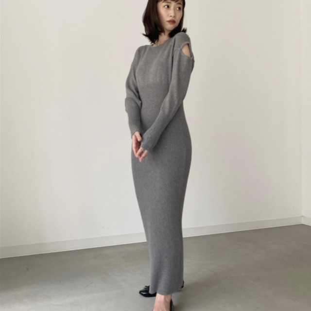 shoulder cut knit onepiece/louren