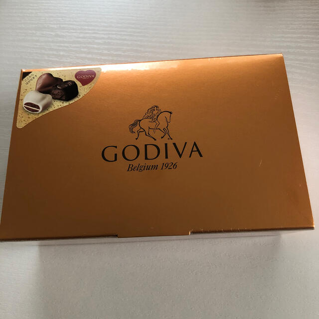 chocolate(チョコレート)のGODIVA ゴディバ チョコレート ゴールドアソートメント 6粒 食品/飲料/酒の食品(菓子/デザート)の商品写真