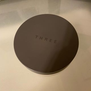 スリー(THREE)のTHREE ルースパウダー(フェイスパウダー)