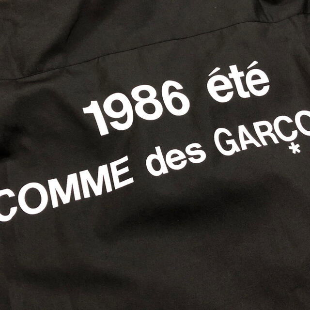 COMME des GARCONS(コムデギャルソン)の新品 新作 コムデギャルソン CDG スタッフ ロゴ シャツ ブラック メンズのトップス(シャツ)の商品写真