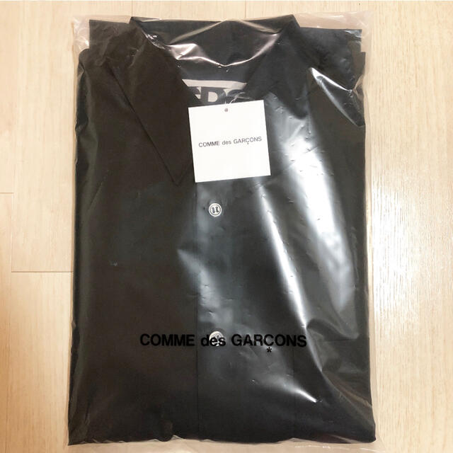 COMME des GARCONS(コムデギャルソン)の新品 新作 コムデギャルソン CDG スタッフ ロゴ シャツ ブラック メンズのトップス(シャツ)の商品写真